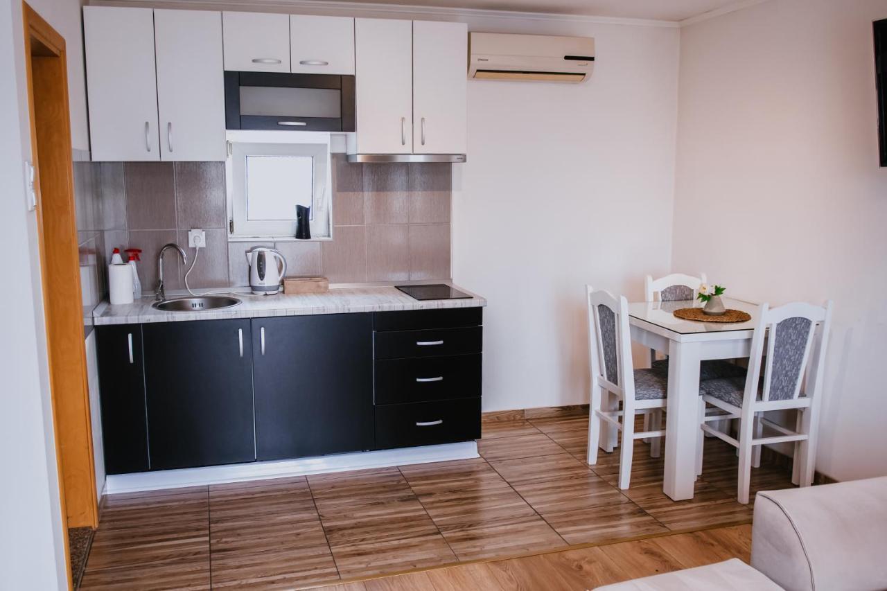 Studio Apartment Dzungla Ντόμποϊ Εξωτερικό φωτογραφία